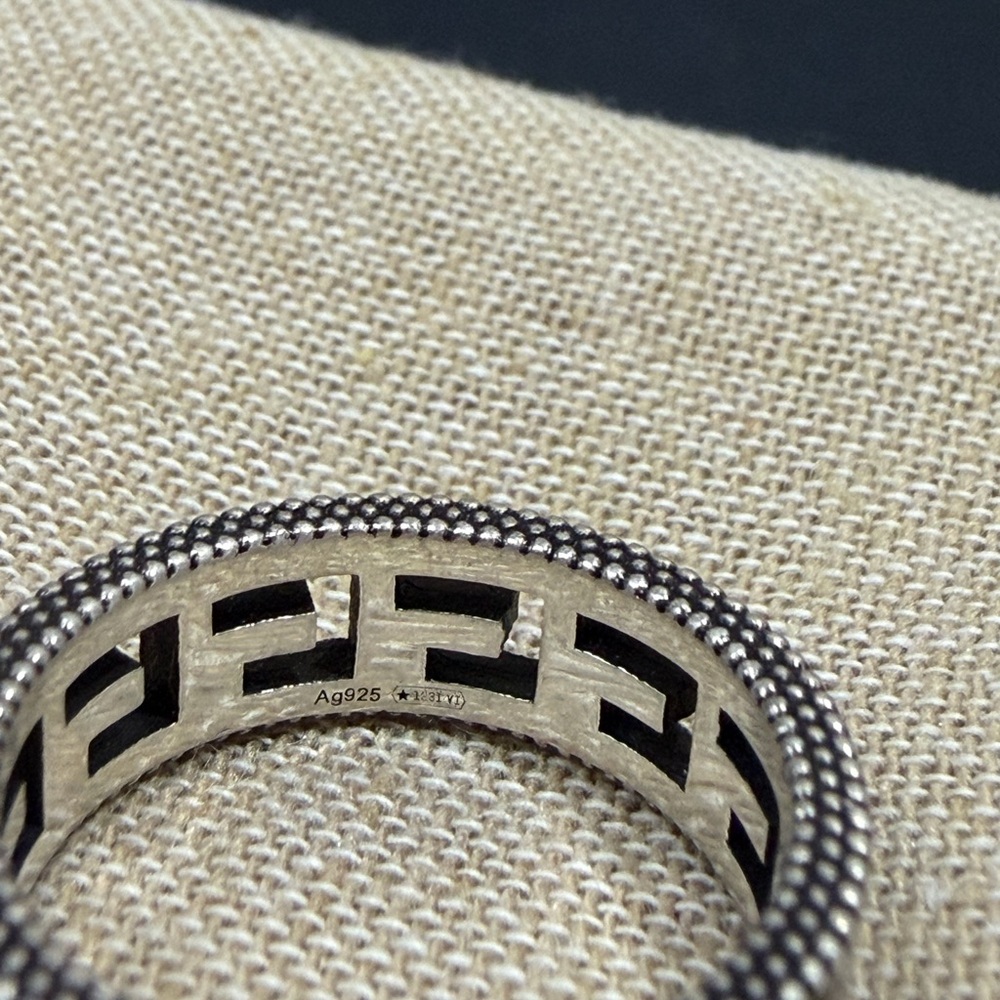 Gucci Square GG Silver Rings - Picture 6 of 9